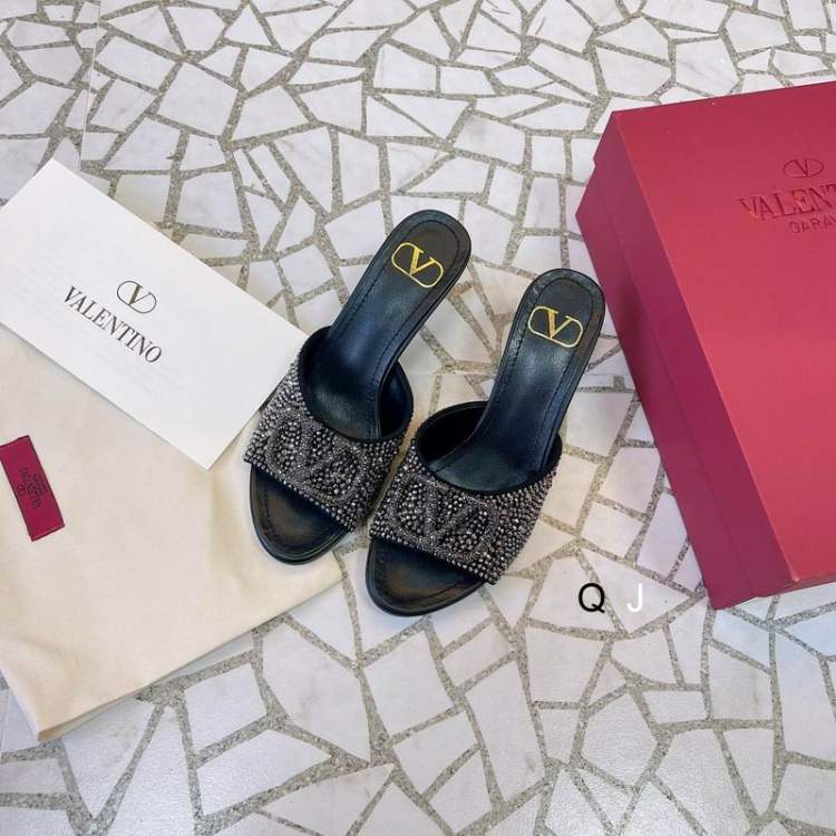 Picture of Valentino Shoes _SKUValentinosz35-405CM620215.5CM3CXJ0601